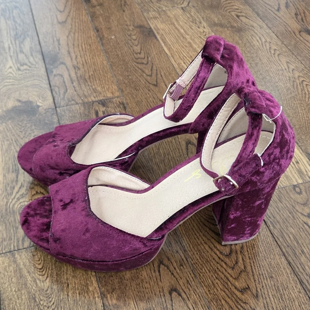 Lulus Reegan Wine Crushed Velvet Platform Heels Size 7